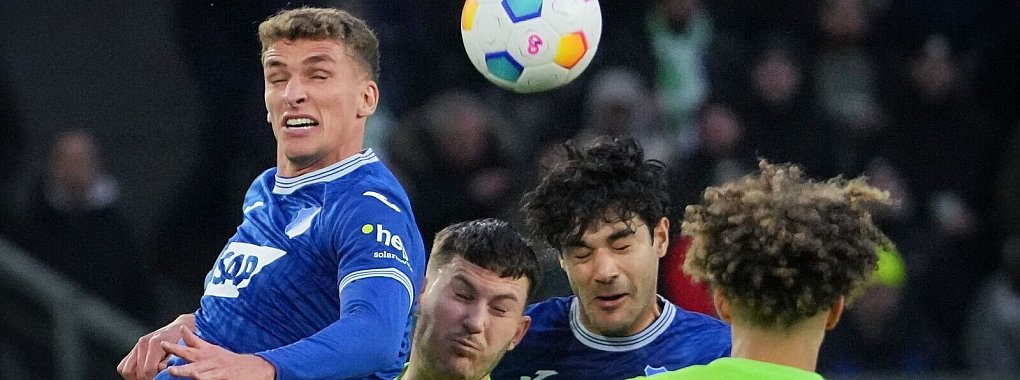 Die Hoffenheimer um Grischa Pr&ouml;mel (l) nehmen einen Punkt aus Wolfsburg mit. - &copy; Soeren Stache/dpa