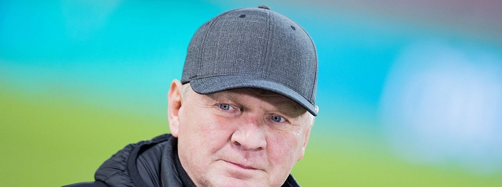 Kompany steht noch beim FC Burnley unter Vertrag, mit dem er abgestiegen ist - Effenberg sieht dies nicht als Makel. - © Rolf Vennenbernd/dpa