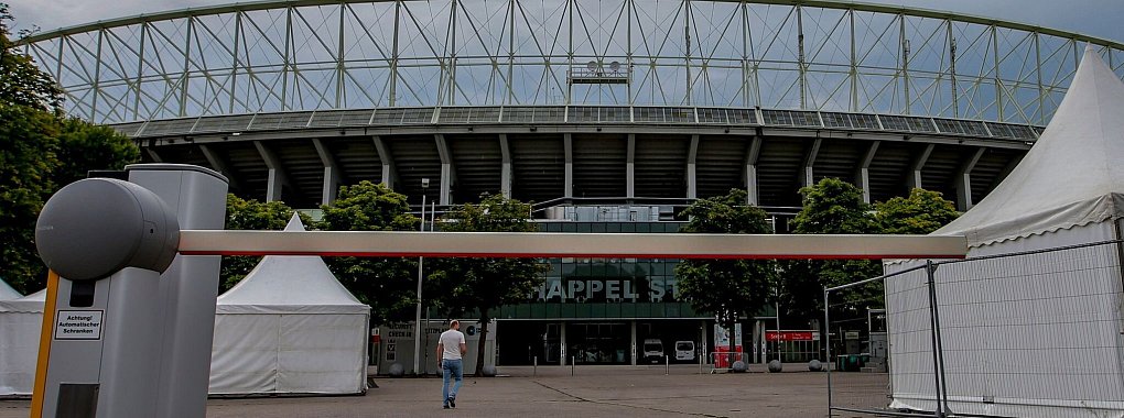 Rund um das Ernst-Happel-Stadion werden Schleusen und Verkehrssperren f&uuml;r Fahrzeuge eingerichtet. (Archivfoto) - &copy; Heinz-Peter Bader/AP/dpa