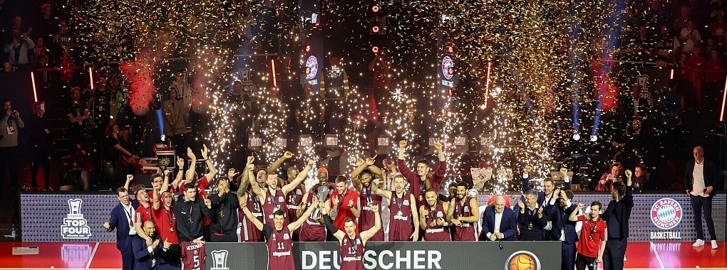 Bayern München kann in Weißenfels seinen Titel im Pokal verteidigen. - © Daniel Löb/dpa