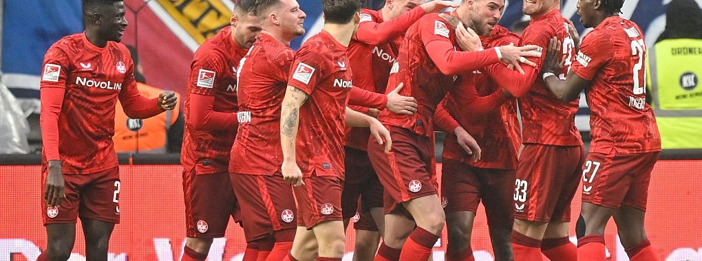 Der 1. FC Kaiserslautern hat das Zweitliga-Spiel gegen den Karlsruher SC klar für sich entschieden. - © Uwe Anspach/dpa