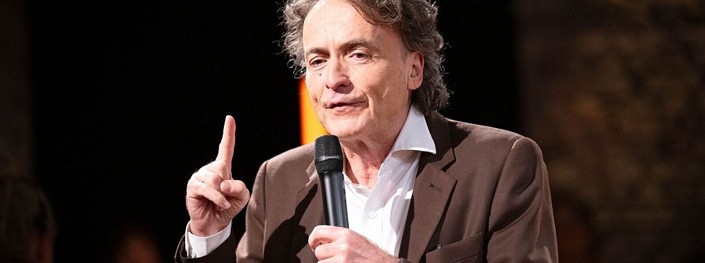Als Moderator der Fernsehtalkshow «3nach9» hat Giovanni di Lorenzo noch nie eine Sendung verpasst. - © Sina Schuldt/dpa