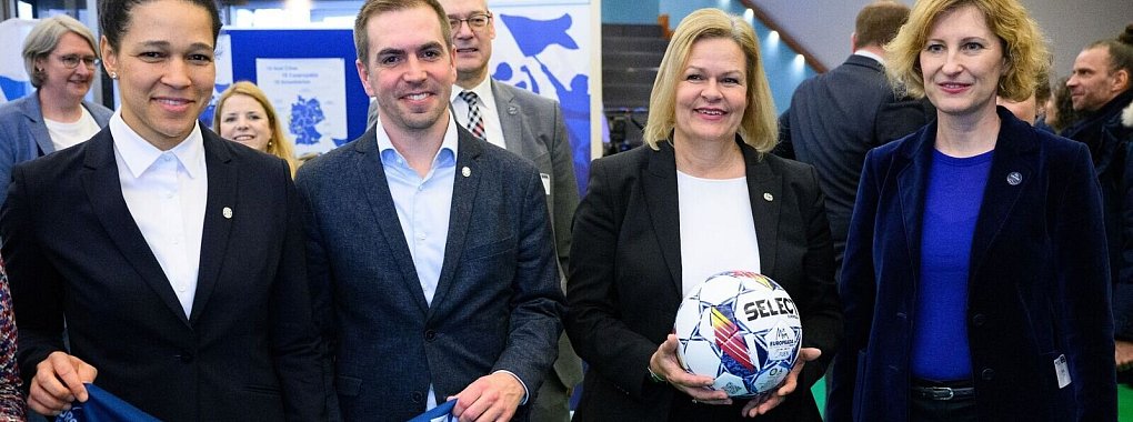 In 100 Tagen beginnt die Fußball-Europameisterschaft in Deutschland. - © Bernd von Jutrczenka/dpa