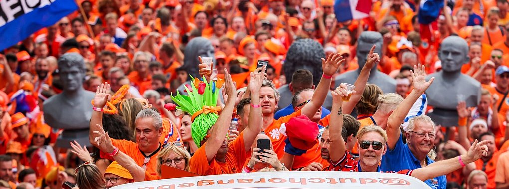 Die niederl&auml;ndischen Fans wurden mit ihren EM-Partys legend&auml;r - &copy; Christoph Reichwein/dpa
