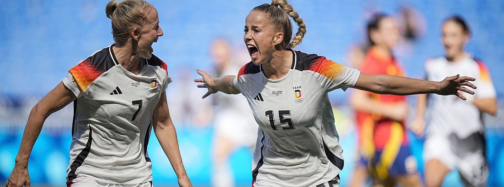 Wollen auch bei der EM jubeln: Lea Schüller und Giulia Gwinn - © Laurent Cipriani/AP/dpa