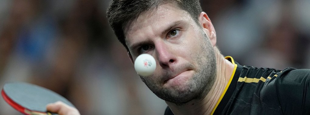 Tischtennis-Profi Dimitrij Ovtcharov erreicht beim Grand Smash in China die zweite Runde. - © Petros Giannakouris/AP/dpa