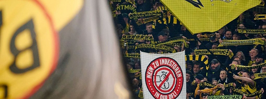 Fans von Borussia Dortmund protestieren gegen den Investoren-Einstieg ind er DFL. - &copy; Bernd Thissen/dpa