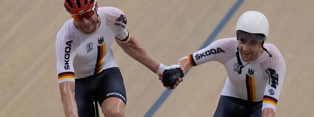 Roger Kluge (l) und Theo Reinhardt gewannen zum dritten Mal in Serie den Madison-EM-Titel. - &copy; Dita Alangkara/AP/dpa/Archivbild