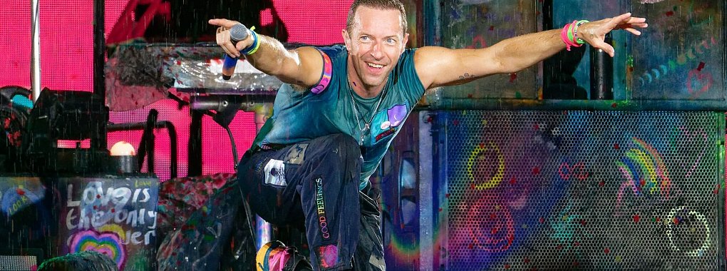 Coldplay-Sänger Chris Martin hilft FIFA-Chef Gianni Infantino bei den Planungen für eine Halbzeit-Show beim WM-Finale. - © Henning Kaiser/dpa