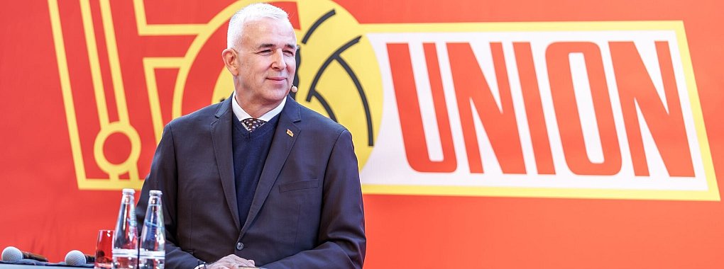 Präsident Dirk Zingler verkündete die Pläne bei der Mitgliederversammlung. - © Andreas Gora/dpa