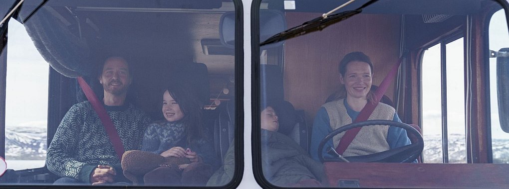 Familie K&uuml;per auf Reisen. - &copy; -/Warner Bros. Germany/dpa