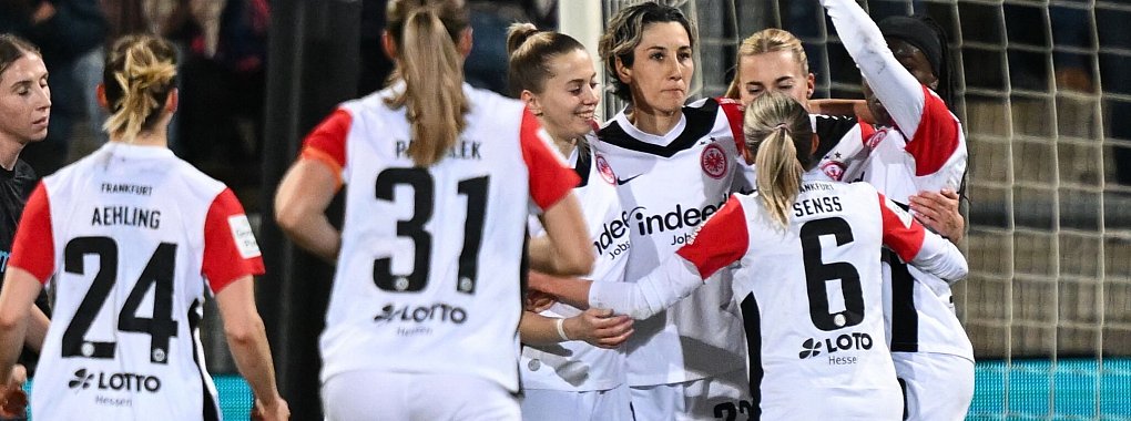 Die Fußball-Frauen von Eintracht Frankfurt bleiben nach einem klaren Sieg gegen Turbine Potsdam Bundesliga-Spitzenreiter. - © Arne Dedert/dpa