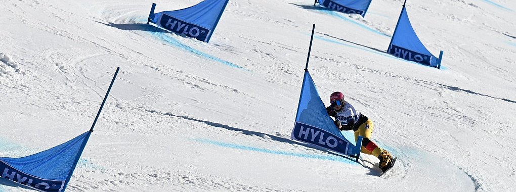 Die deutsche Snowboarderin Ramona Hofmeister in Aktion. Der Weltcup in Berchtesgaden f&auml;llt im M&auml;rz aus. - &copy; Angelika Warmuth/dpa