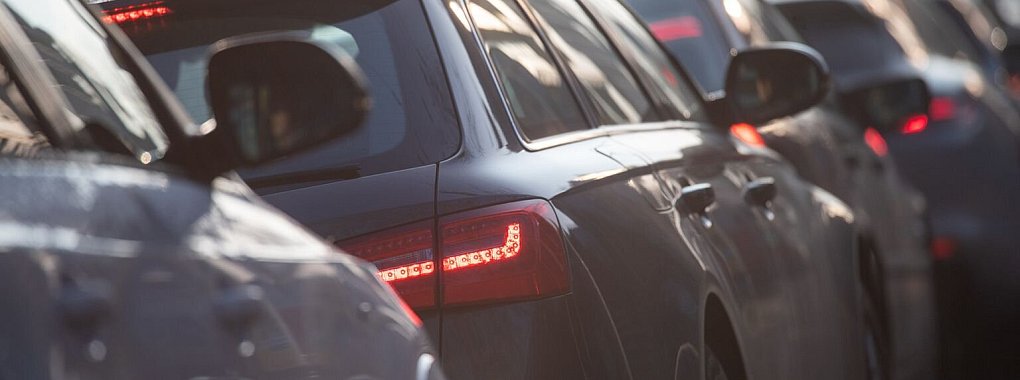 Stau - © Foto: Sebastian Gollnow/dpa/Symbolbild