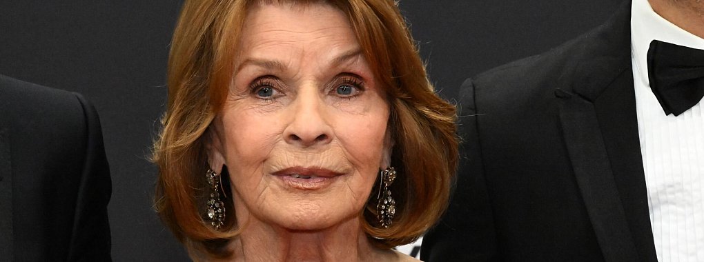 Senta Berger erinnert sich gerne an frühere Zeiten, vor allem mit ihrem Ehemann Michael Verhoven, der im April 2024 starb. - © Felix Hörhager/dpa
