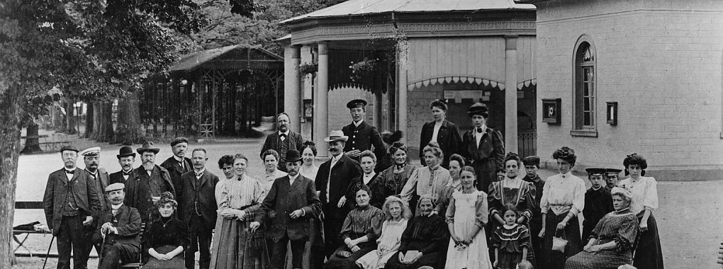 Der historische Kurpark. Das Bild entstand um 1870. - © Privat