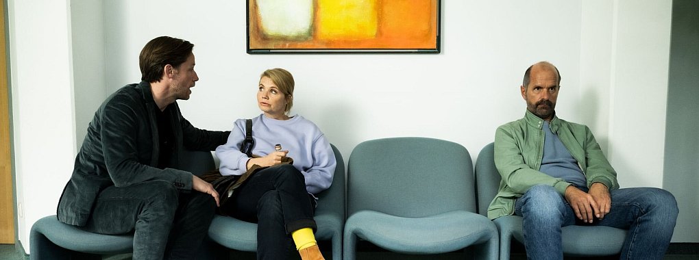 Anne (Annette Frier) ist geschieden und hat einen Partner - dennoch bleibt ihr Ex Teil ihres Lebens. - © Martin Valentin Menke/ZDF/dpa