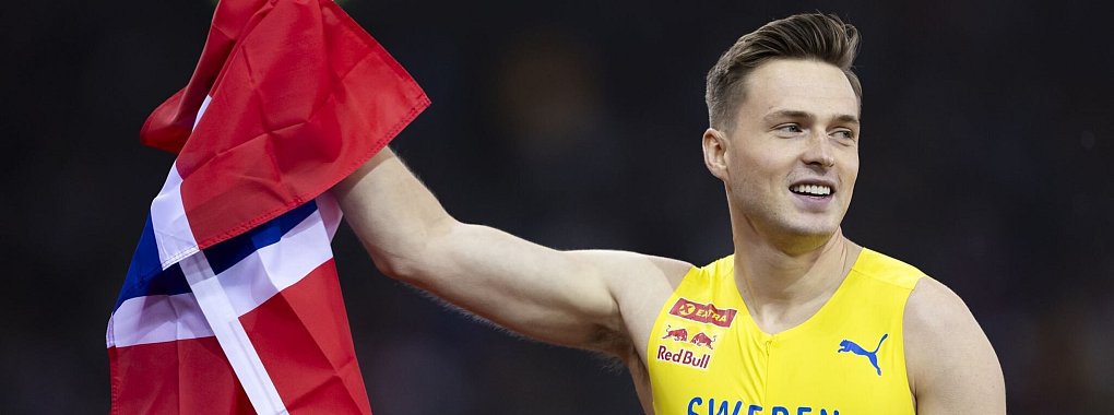 Norwegens H&uuml;rden-Star Warholm musste nach seiner 100-Meter-Niederlage gegen Schwedens Stabhochspringer ein schwedisches Trikot anziehen. - &copy; Michael Buholzer/KEYSTONE/dpa