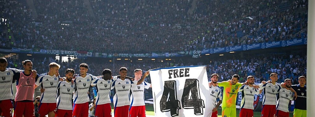 Die HSV-Profis zeigten sich solidarisch mit dem wegen Dopings gesperrten Mario Vuskovic - &copy; Gregor Fischer/dpa