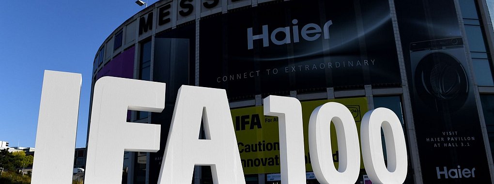 Auf der Elektronikmesse IFA stellen gleich mehrere Anbieter Produktneuheiten bei den Haushaltsgeräten vor, die für uns mitdenken sollen. - © Zacharie Scheurer/dpa-tmn