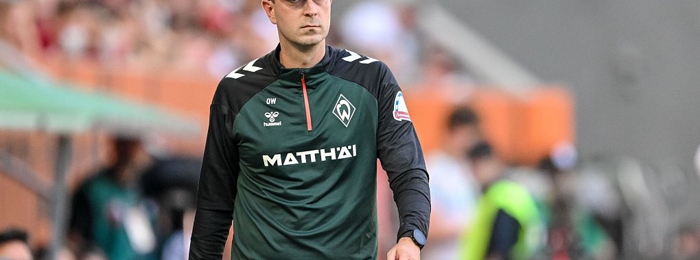Werder-Trainer Ole Werner fehlt das Verständnis nach der Kritik seiner Spieler. - © Harry Langer/dpa