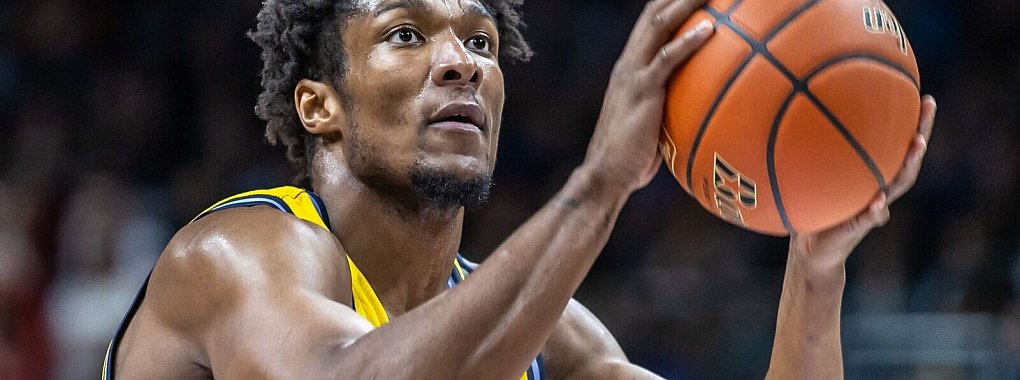 Alba-Center David McCormack muss mit seinem Team eine Niederlage hinnehmen. - © Andreas Gora/dpa