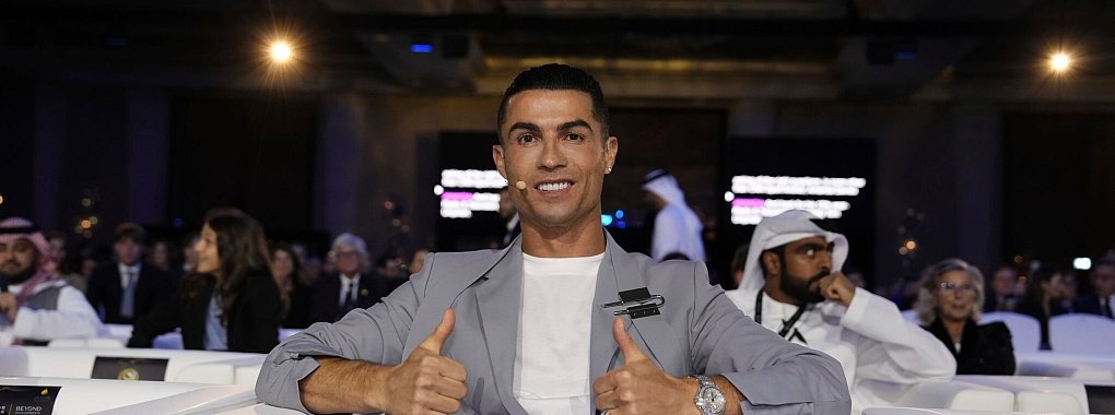 Cristiano Ronaldo steht offenbar vor einer Vertragsverlängerung. - © Fabio Ferrari/LaPresse/AP/dpa