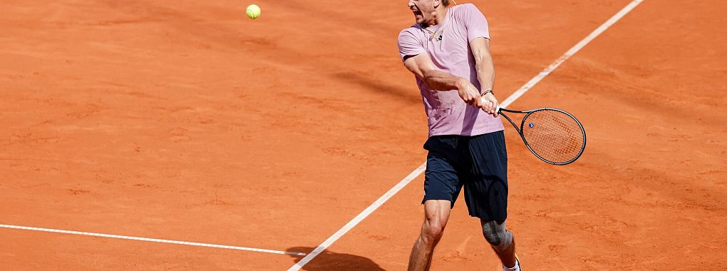Alexander Zverev hofft auf seinem Lieblingsbelag Sand auf neue Erfolgserlebnisse. - © Frank Molter/dpa