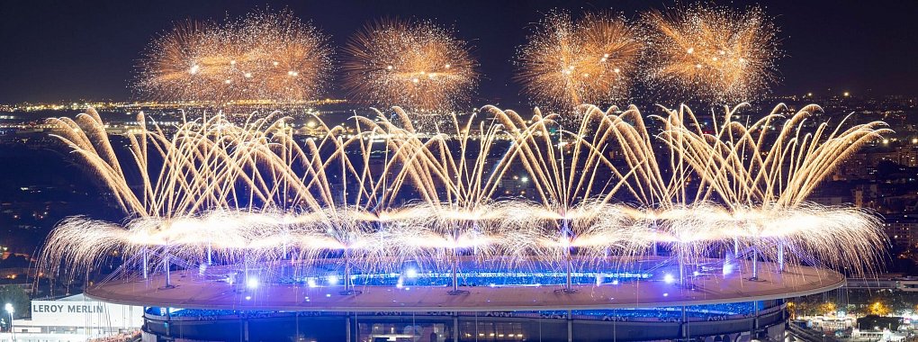 Mit einem Feuerwerk &uuml;ber dem Stade de France endete Olympia in Paris. - &copy; Sebastian Kahnert/dpa