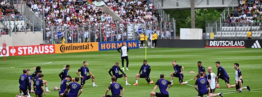 Die deutsche Fu&szlig;ball-Nationalmannschaft trainierte &ouml;ffentlich in Jena. - &copy; Federico Gambarini/dpa