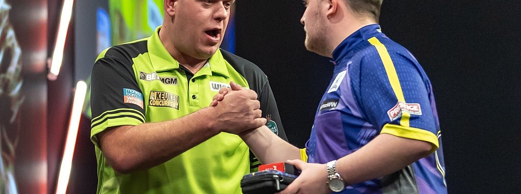 Die beiden Topfavoriten: Michael van Gerwen und Luke Littler. - © Andreas Gora/dpa