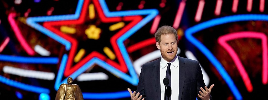 Der britische Prinz Harry bei der Preisverleihung in Las Vegas. - © David J. Phillip/AP/dpa