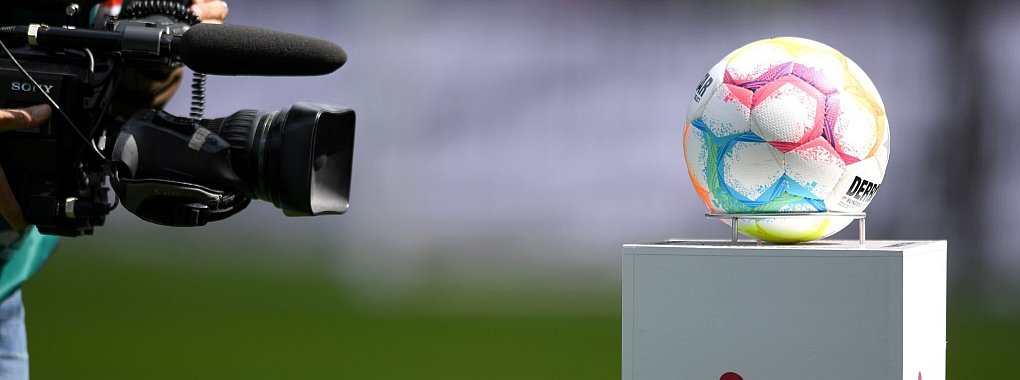 Die Debatte im deutschen Fußball über einen Investoren-Einstieg hält an. - © Michael Schwartz/dpa