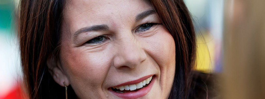Annalena Baerbock freut sich auf ihren Umzug nach New York. (Archivfoto) - © Geert Vanden Wijngaert/AP/dpa