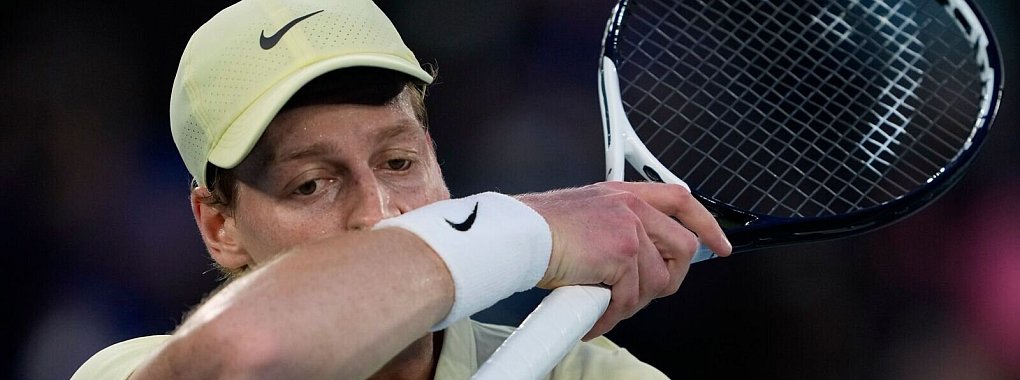 Tennisspieler Jannik Sinner spricht &uuml;ber seine Dopingsperre. - &copy; Ng Han Guan/AP/dpa