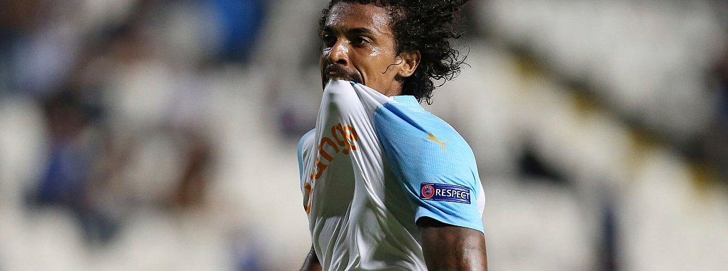 Gefährliche Lungenembolie: Fußballer Luiz Gustavo - © Petros Karadjias/AP/dpa