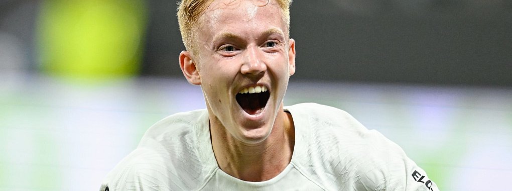 Lässt die Eintracht-Fans jubeln: Hugo Larsson - © Uwe Anspach/dpa