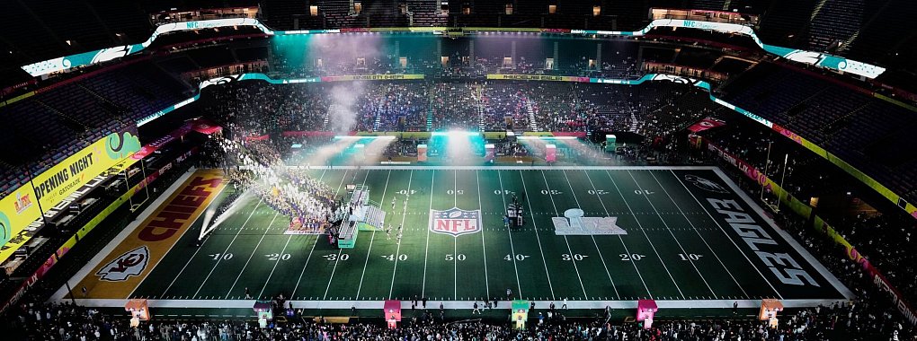 Noch steht in den Endzonen im Superdome gar keine Botschaft. - © David J. Phillip/AP/dpa