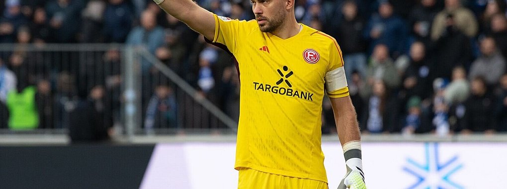 Düsseldorfs Torwart Florian Kastenmeier hofft im Halbfinale des DFB-Pokals bei Bayer Leverkusen auf eine Überraschung. - © Swen Pförtner/dpa