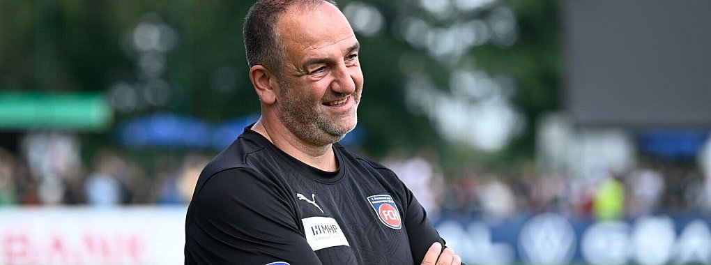 Am Donnerstag treffen der 1. FC Heidenheim und Trainer Frank Schmidt auf Olimpija Ljubljana. - © Silas Stein/dpa