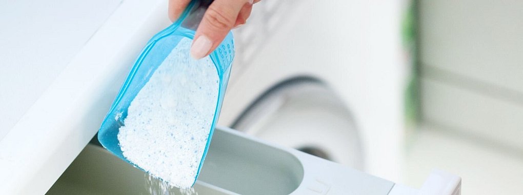 Waschpulver enth&auml;lt oft Bleichmittel - &copy; Foto: Christin Klose/dpa-tmn