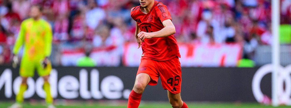 Bayerns Aleksandar Pavlovic steht im vorläufigen EM-Kader der DFB-Elf. - © Tom Weller/dpa