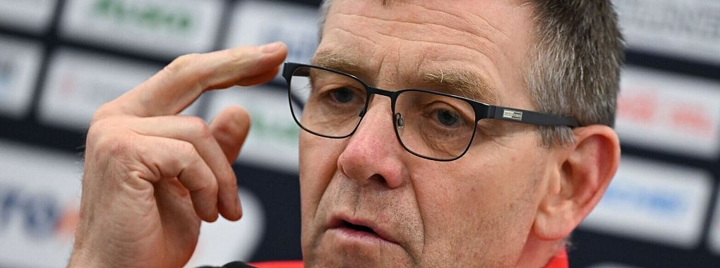 Bundestrainer Alfred Gislason bereitet sein Team auf die Heim-EM vor. - &copy; Arne Dedert/dpa