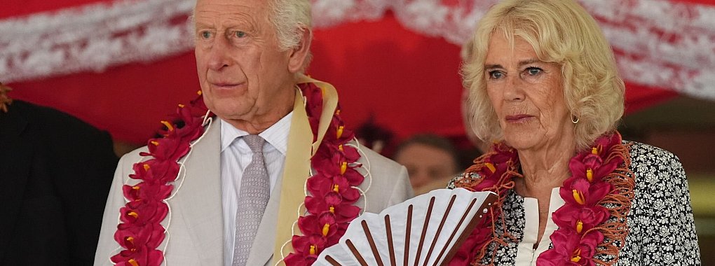 König Charles III. absolvierte gerade seine erste große Auslandsreise seit seiner Krebsdiagnose - gemeinsam mit seiner Frau Königin Camilla. - © Aaron Chown/PA Wire/dpa