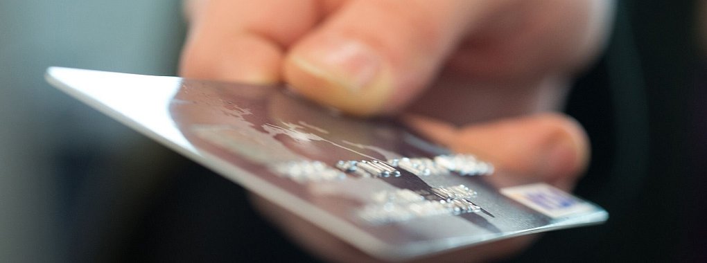 Der tägliche Zahlungsverkehr lässt sich nur über ein Girokonto vernünftig bestreiten. Zum Sparen sind allerdings andere Konten deutlich besser geeignet. - © Andrea Warnecke/dpa-tmn