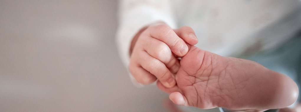 Der ehemalige &laquo;Bachelorette&raquo;-Finalist Daniel Lott und seine Ehefrau Eva haben eine Tochter bekommen, wie sie auf Instagram mitteilten. (Symbolbild) - &copy; Fabian Strauch/dpa