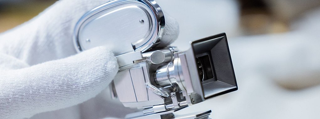 In der Goldschmiede Hornemann in D&uuml;sseldorf werden seit &uuml;ber 30 Jahren die silbernen Berlinale Kameras f&uuml;r die Berlinale angefertigt. - &copy; Rolf Vennenbernd/dpa