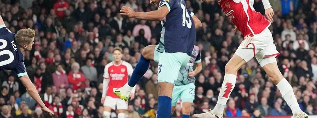 Kai Havertz (r) k&ouml;pfte Arsenal gegen Brentford sp&auml;t zum Sieg. - &copy; Frank Augstein/AP/dpa