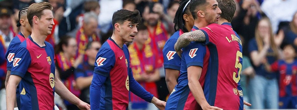 Der FC Barcelona feiert einen ganz wichtigen Sieg. - © Joan Monfort/AP/dpa