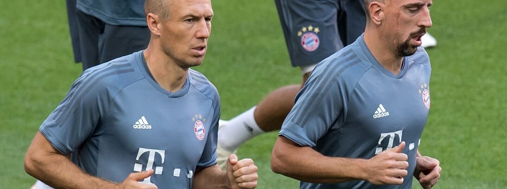 Arjen Robben (l) und Franck Ribery sind Ideengeber für die heutige Bayern-Generation. - © Sven Hoppe/dpa